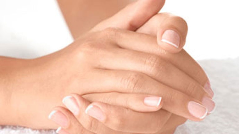 Γιατί ποιους λόγους κιτρινίζουν τα νύχια μας;