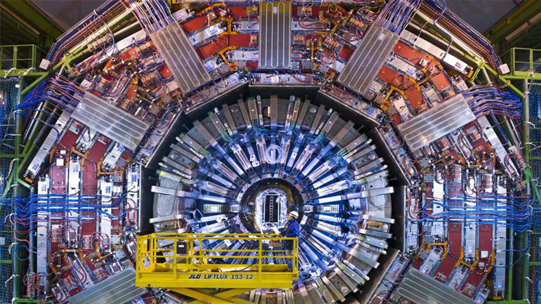 Επαναλειτουργεί ο μεγάλος επιταχυντής LHC του CERN