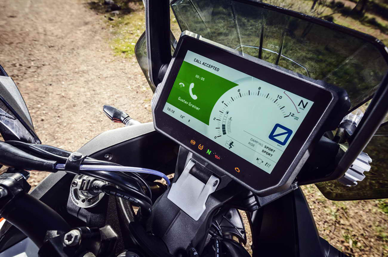 Σε αυτή την οθόνη μόνο τηλεόραση δεν βλέπεις (τουλάχιστον εν κινήσει!)