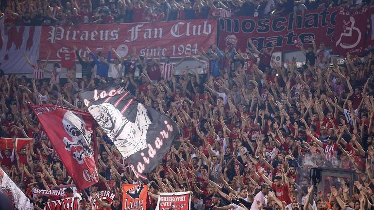 Bροντερό 'παρών' έδειξαν στο ΣΕΦ οι φίλαθλοι του Ολυμπιακού