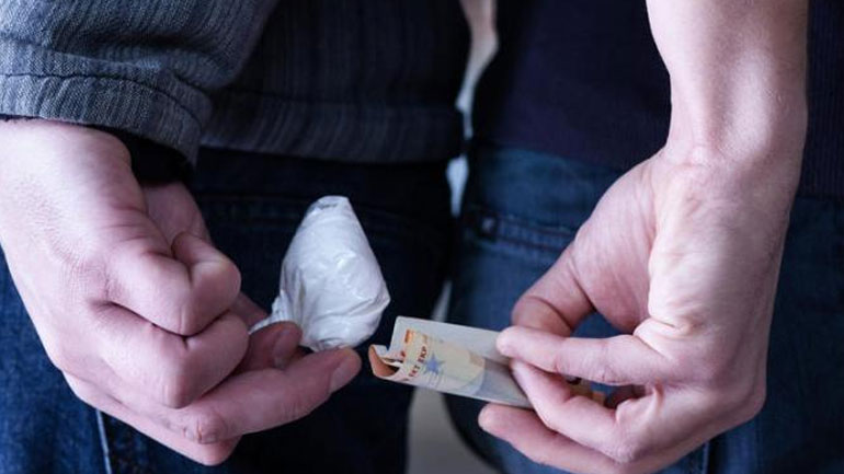 Προσπάθησαν να πωλήσουν 1,5 κιλό κοκαΐνη σε… αστυνομικό