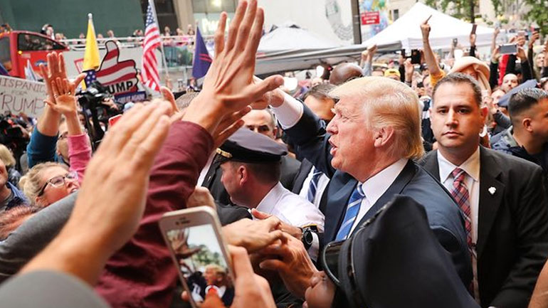 ΗΑΕ: Οι νεαροί Άραβες αποδοκιμάζουν τον Ντόναλντ Τραμπ