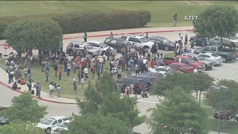 Οι γονείς των παιδιών που φοιτούν στο κολέγιο μετέβησαν εκεί για να δουν τι συνέβη