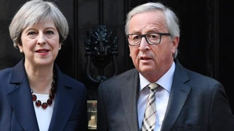 «Ζόρικη» χαρακτήρισε τη Μέι ο Γιούνκερ