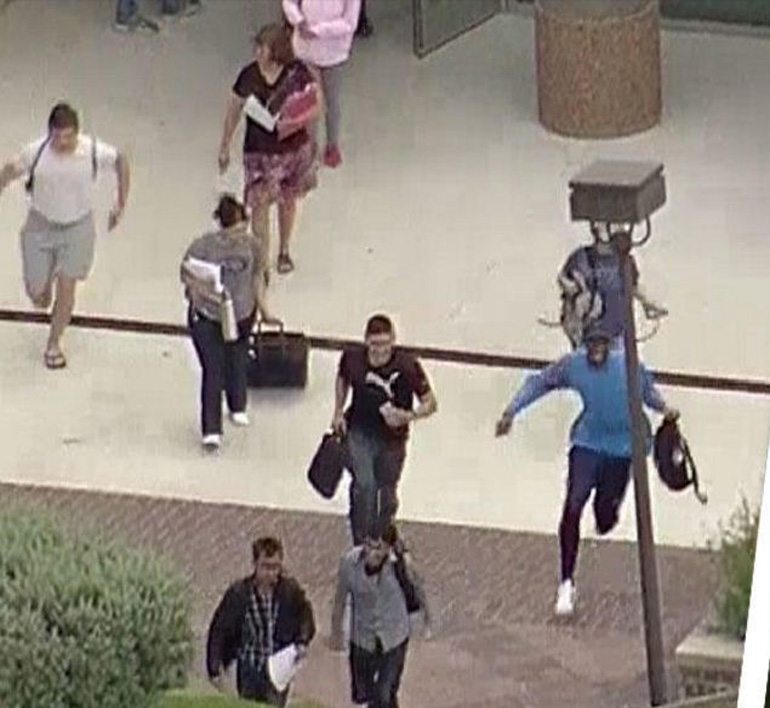 Οι μαθητές τρέχουν να φύγουν από το κολέγιο