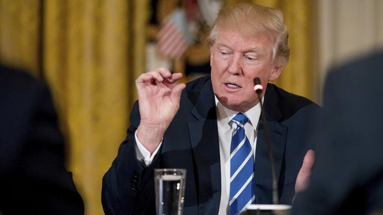 Ο Τραμπ υπόσχεται να «τελειώσει» το Obamacare