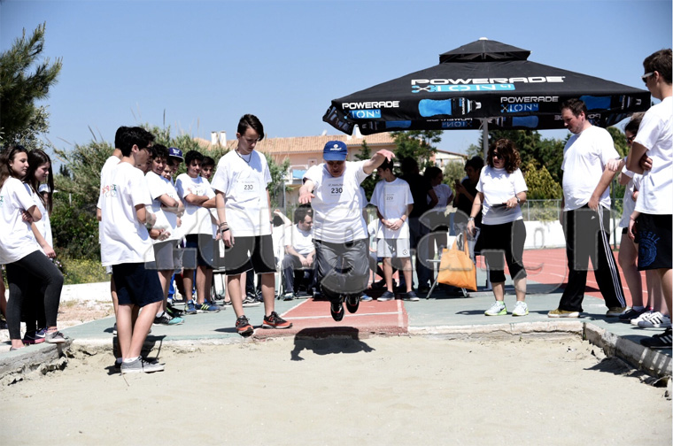 Oι αθλητές διαγωνίζονται στο άλμα