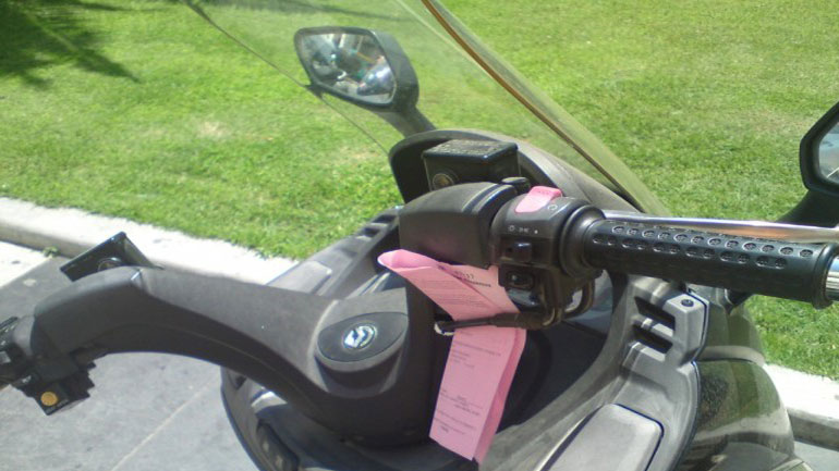 Λάρισα: Βροχή οι κλήσεις σε μηχανάκια στους πεζόδρομους του κέντρου