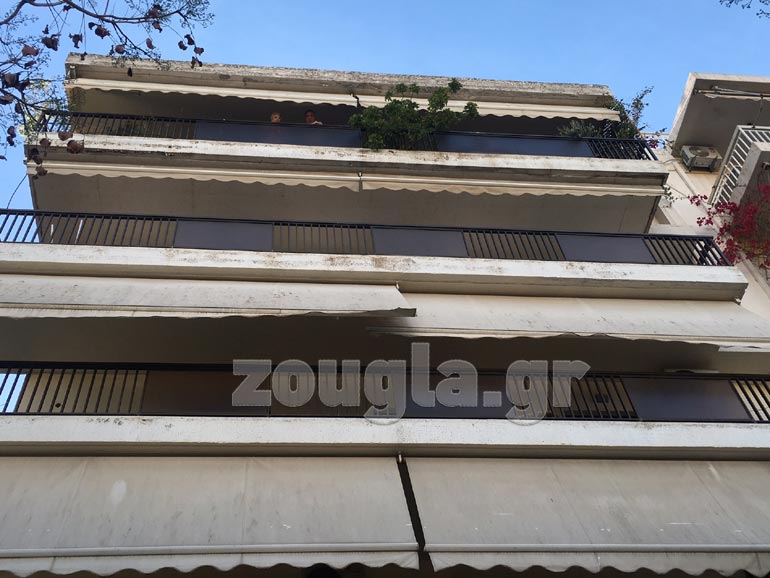 Ο άνδρας πυροβόλησε από το μπαλκόνι δεύτερου ορόφου