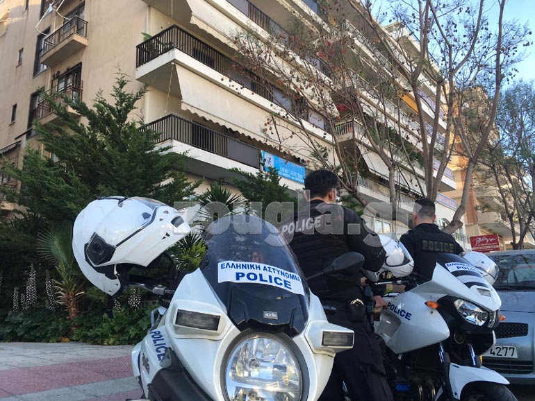 Οι αστυνομικοί συνέλαβαν τον άνδρα που άνοιξε πυρ με αεροβόλο