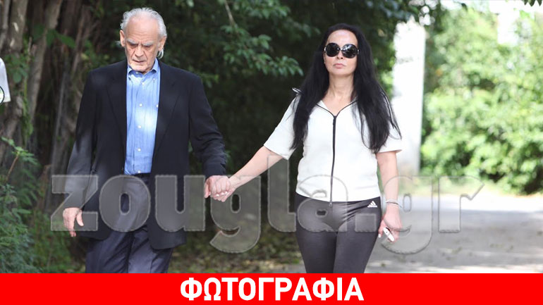 O πρωινός περίπατος του Άκη χέρι-χέρι με τη Σταμάτη