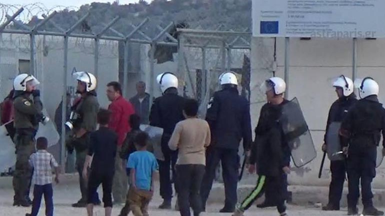 Συνελήφθησαν 13 άτομα για τα επεισόδια στο hotspot και στην πόλη της Χίου