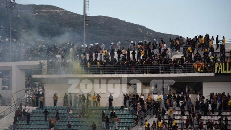 Αναβρασμός και στην κερκίδα των οπαδών της ΑΕΚ 