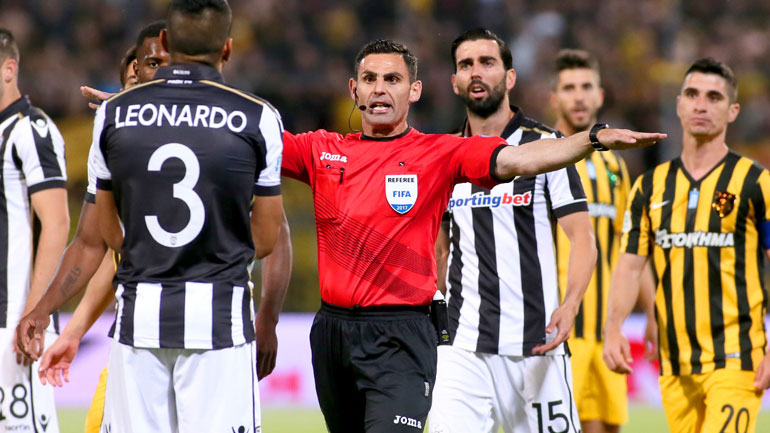 Ο Κομίνης επιπλήτει τον Λέο Μάτος