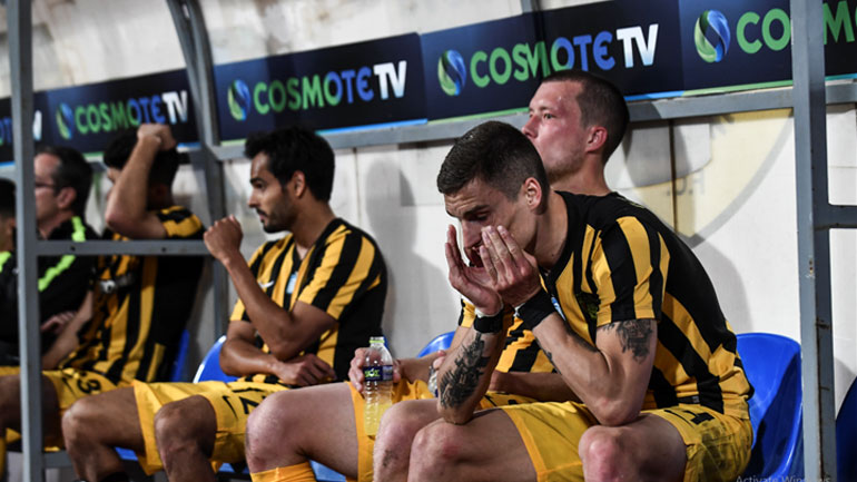 Απαρηγόρητοι οι παίκτες της ΑΕΚ