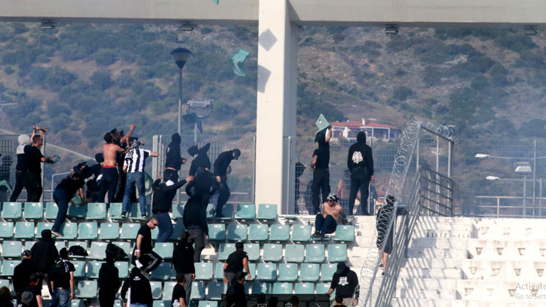 Καρέκλες εκσφενδονίζονται από οπαδούς του ΠΑΟΚ 