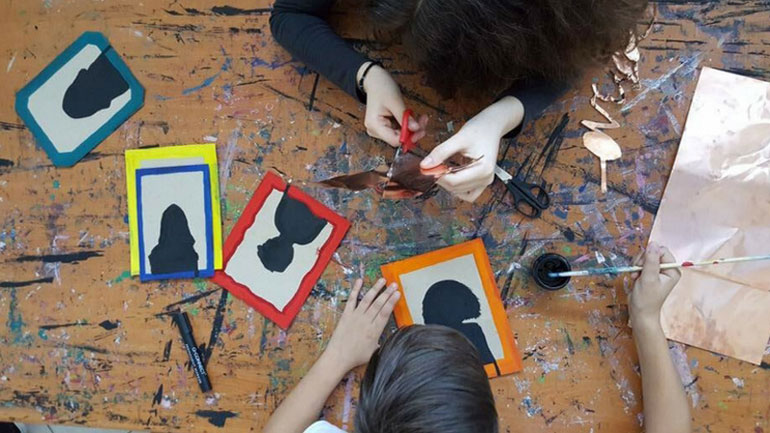 «AstronART» σε Θεσσαλονίκη και Βέροια: Παιδιά δημιουργούν έργα τέχνης με νέα ψηφιακά μέσα