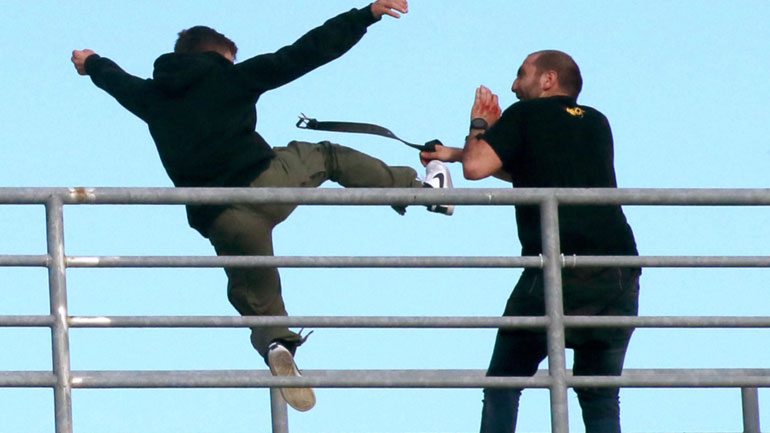 Εικόνες από κουνγκ-φου στην αερογέφυρα