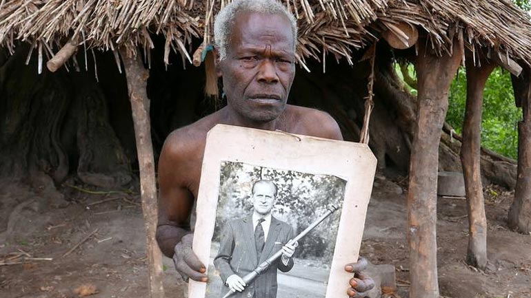 Βανουάτου: Φυλή που λατρεύει τον πρίγκιπα Φίλιππο σαν θεό απογοητεύτηκε με την απόσυρσή του