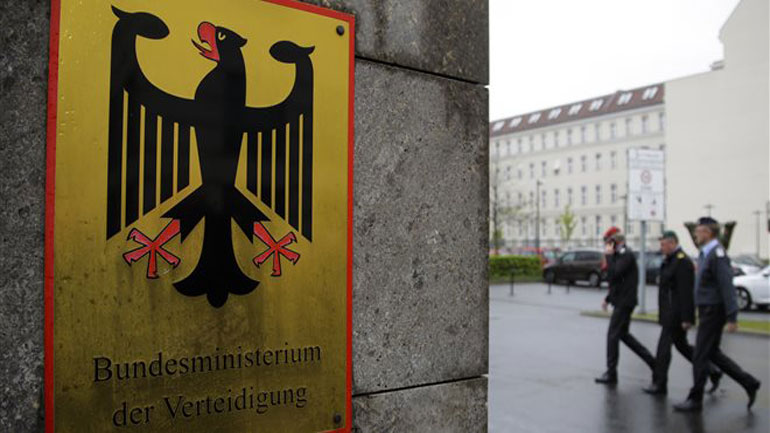 Έρευνες στους γερμανικούς στρατώνες για ενθύμια του ναζισμού