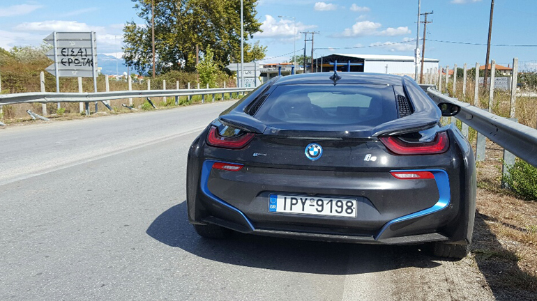 Μία αγαπημένη φωτογραφία και με αγαπημένο αυτοκίνητο που μου θυμίζει πολλά γιατί όπως και να το κάνεις... 'Είσαι έρωτας!'