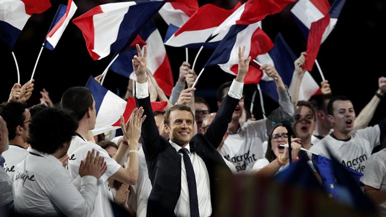 Τι αναφέρει για τη νίκη του Μακρόν ο γαλλικός και ο ξένος Τύπος