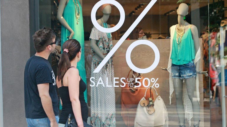 Κλειστά έμειναν τα καταστήματα στη Λάρισα την Κυριακή