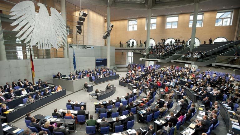 Ο γερμανικός πολιτικός κόσμος χαιρετίζει τη νίκη Μακρόν