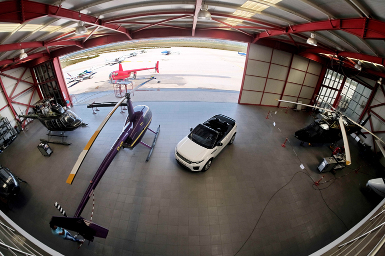 Το γκαράζ της Superior Air όπου.. παρκάραμε το επιβλητικό SUV