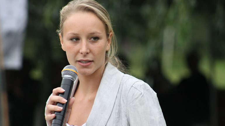 Η Μαριόν Μαρεσάλ-Λεπέν αποχωρεί προσωρινά από την πολιτική ζωή