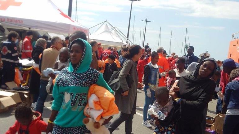 Ιταλία: Στο Σαλέρνο αποβιβάστηκαν 991 πρόσφυγες