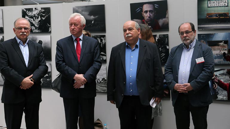 Tην έκθεση «Δρόμοι Επιβίωσης», για το προσφυγικό, εγκαινίασε ο Νίκος Βούτσης