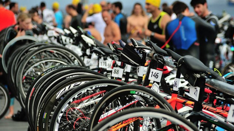 Η Περιφέρεια Αττικής αγκαλιάζει το Τρίαθλο και τα Multisports