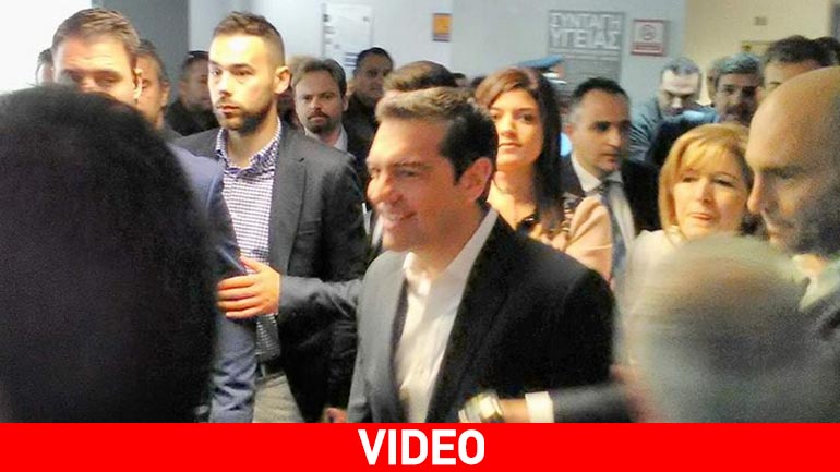 Συνταξιούχος καρκινοπαθής σε Τσίπρα: «Εγώ πώς θα ζήσω με 560 ευρώ;»