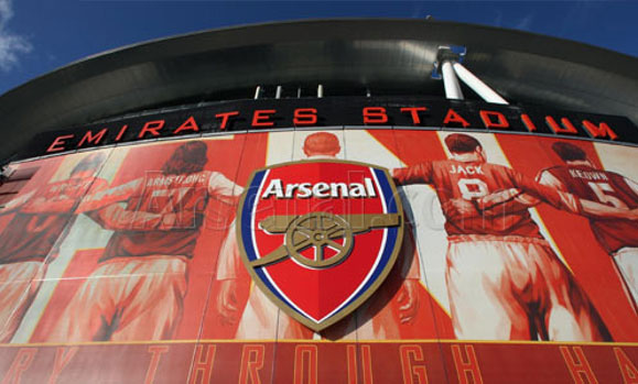 Η εξωτερική πλευρά του Emirates Stadium