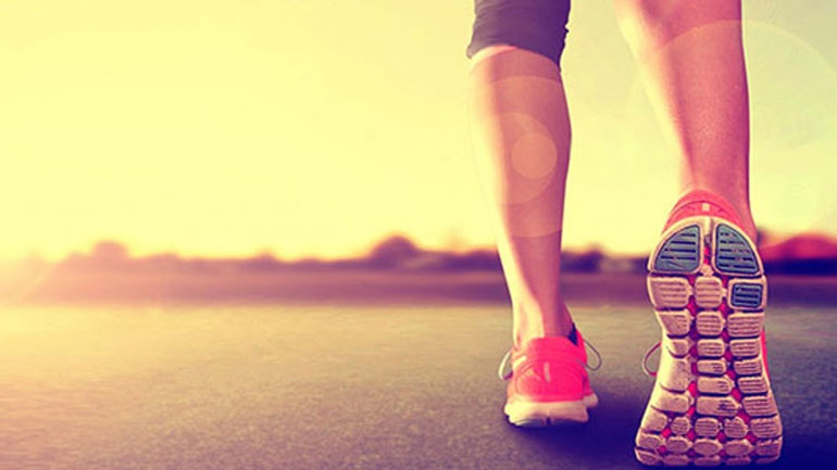 Ήρθαν τα νέα αθλητικά που κάνουν μίνι ηλεκτροσόκ για να τρέχεις σωστά!