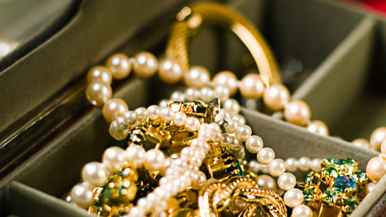 Διαρρήκτες με αδυναμία στα κοσμήματα