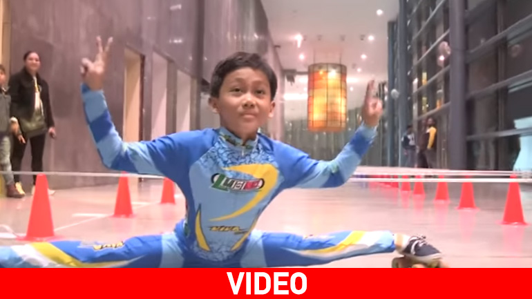 Παιδί-λάστιχο περνάει κάτω από 146 μπάρες