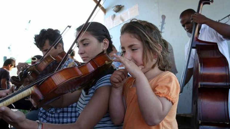 Συναυλία από την Κρατική Ορχήστρα Νέων του Καράκας στη δομή φιλοξενίας του Σκαραμαγκά