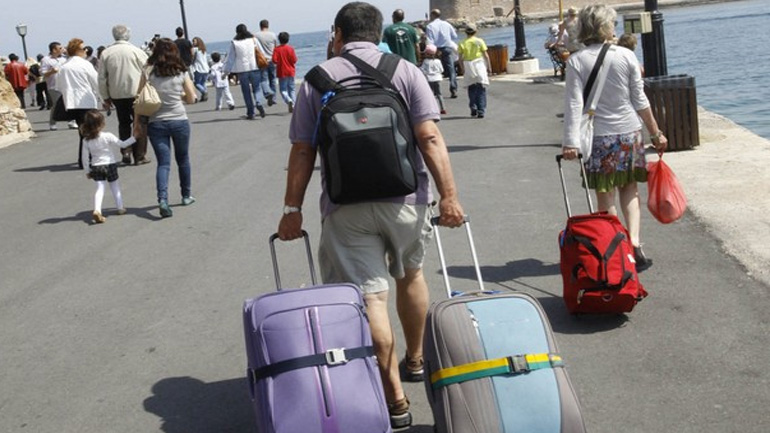 Focus: Ρεκόρ τουριστών θα καταγράψει η Ελλάδα