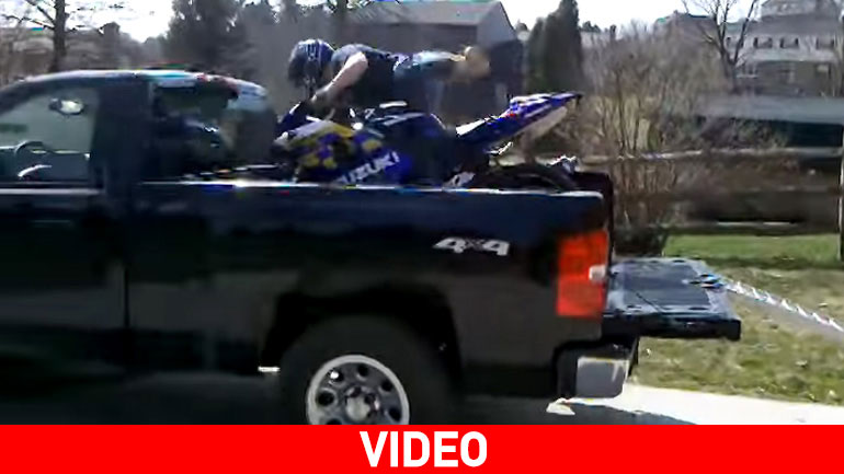 Είδε ανάποδα την καρότσα!