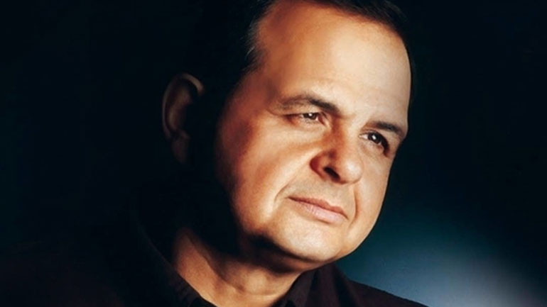 Ο Βαγγέλης Κορακάκης «στης Δήμητρας την αυλή»