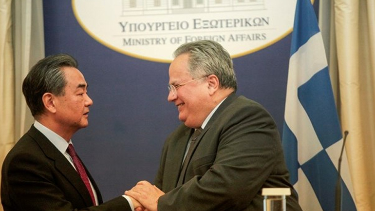 Συνάντηση Κοτζιά με τον Κινέζο ομόλογό του στο Πεκίνο