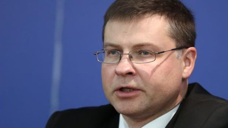 Έξοδο της Ελλάδας στις αγορές το 2018 βλέπει ο Ντομπρόβσκις