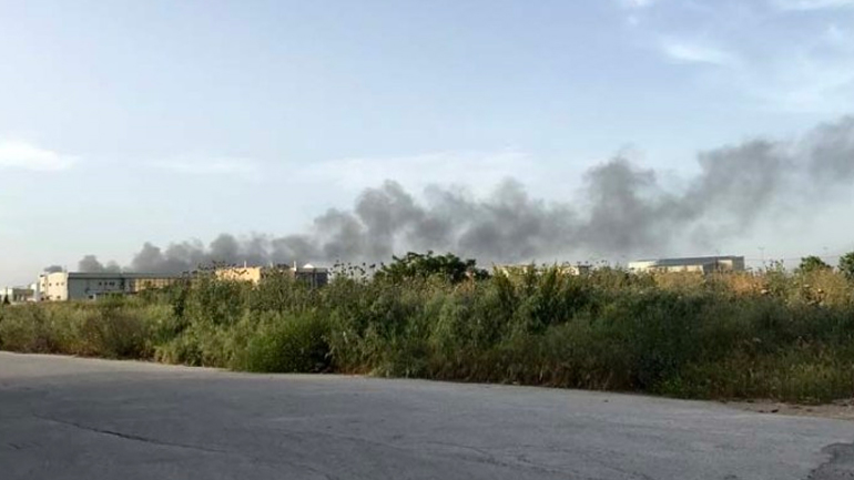 Λάρισα: Μεγάλη πυρκαγιά ξέσπασε σε μάνδρα ελαστικών