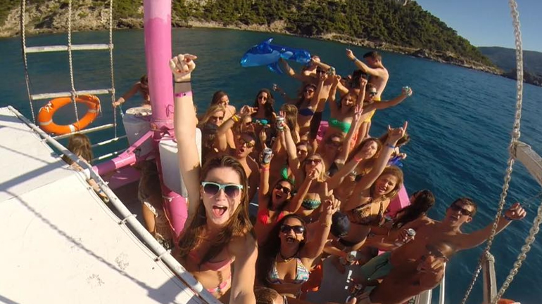 Κέρκυρα: «Βουλιάζουν» το νησί οι επισκέπτες από τα κρουαζιερόπλοια