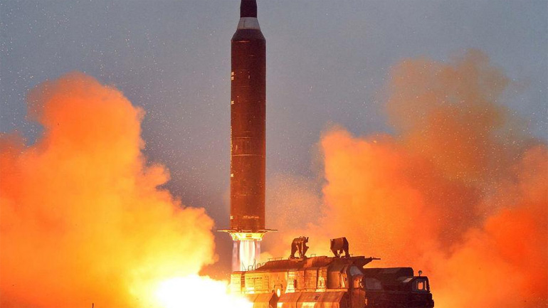 Το Πεκίνο καλεί σε αυτοσυγκράτηση μετά την εκτόξευση του βορειοκορεατικού πυραύλου