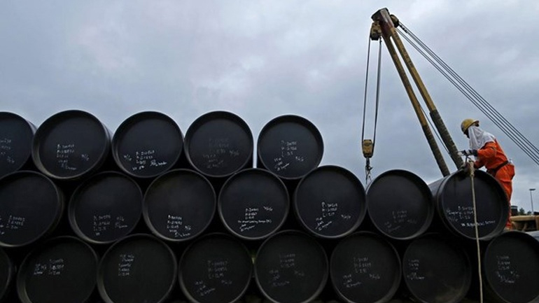 Τα παγκόσμια αποθέματα πετρελαίου μειώθηκαν κατά το 1/3 από την αρχή της χρονιάς