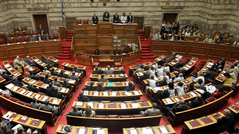 Ανέβηκαν στη Βουλή οι τόνοι με αφορμή τα μέτρα