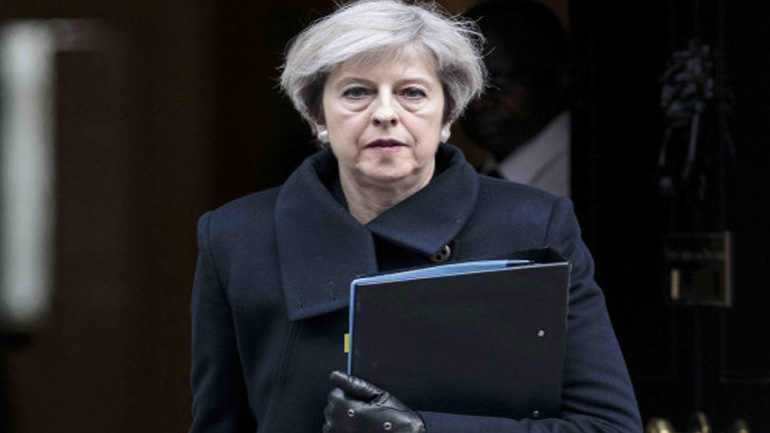 «Οι πλούσιοι παίρνουν όλα τα λεφτά» φώναξε 50χρονη Βρετανίδα προς την Μέι